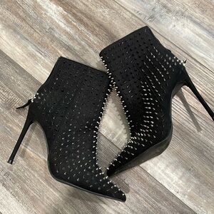 Steve Madden
Virtuous-S Spiked Embellished Stiletto Booties